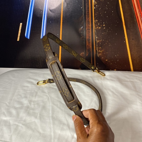 Louis Vuitton strap 38 inches monogram - Picture 2 of 3